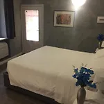 탑 플루어 나보나 게스트하우스 4*