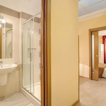 Πανσιόν Floor Navona 4*