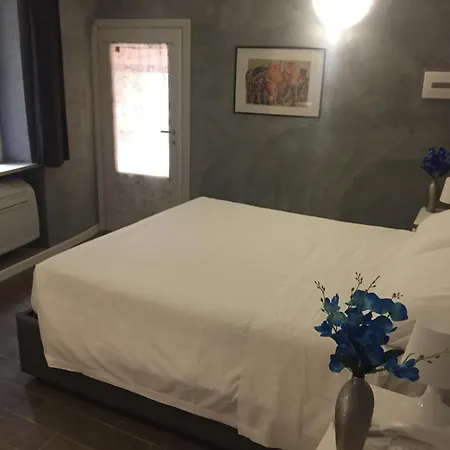 Floor Navona Πανσιόν 4*