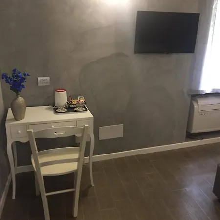 Πανσιόν Floor Navona 4*