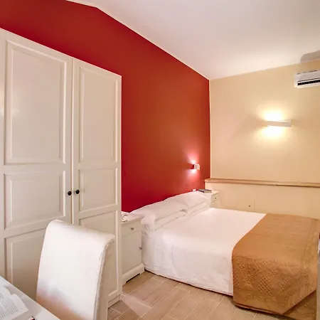 Floor Navona 4*
