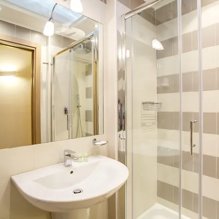Floor Navona 4*