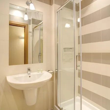 Floor Navona Πανσιόν 4*