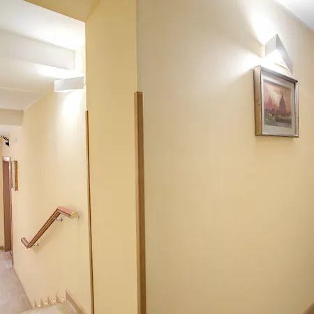 Floor Navona 4*