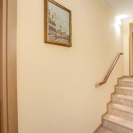 Floor Navona 4*