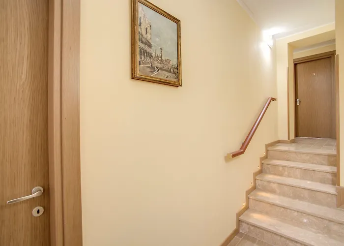 Floor Navona Гостевой дом 4*